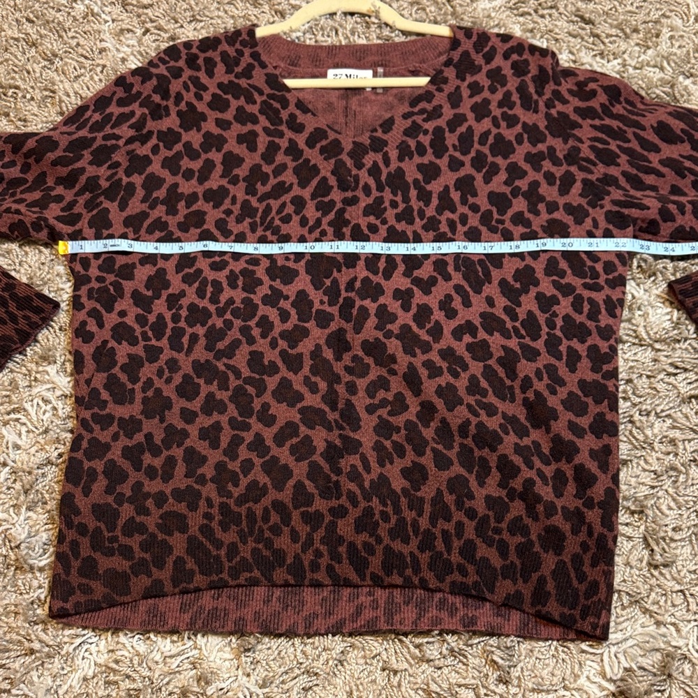27 Miles V-Neck Cashmere Leopard Print Sweater size Large - Picture 8 of 12